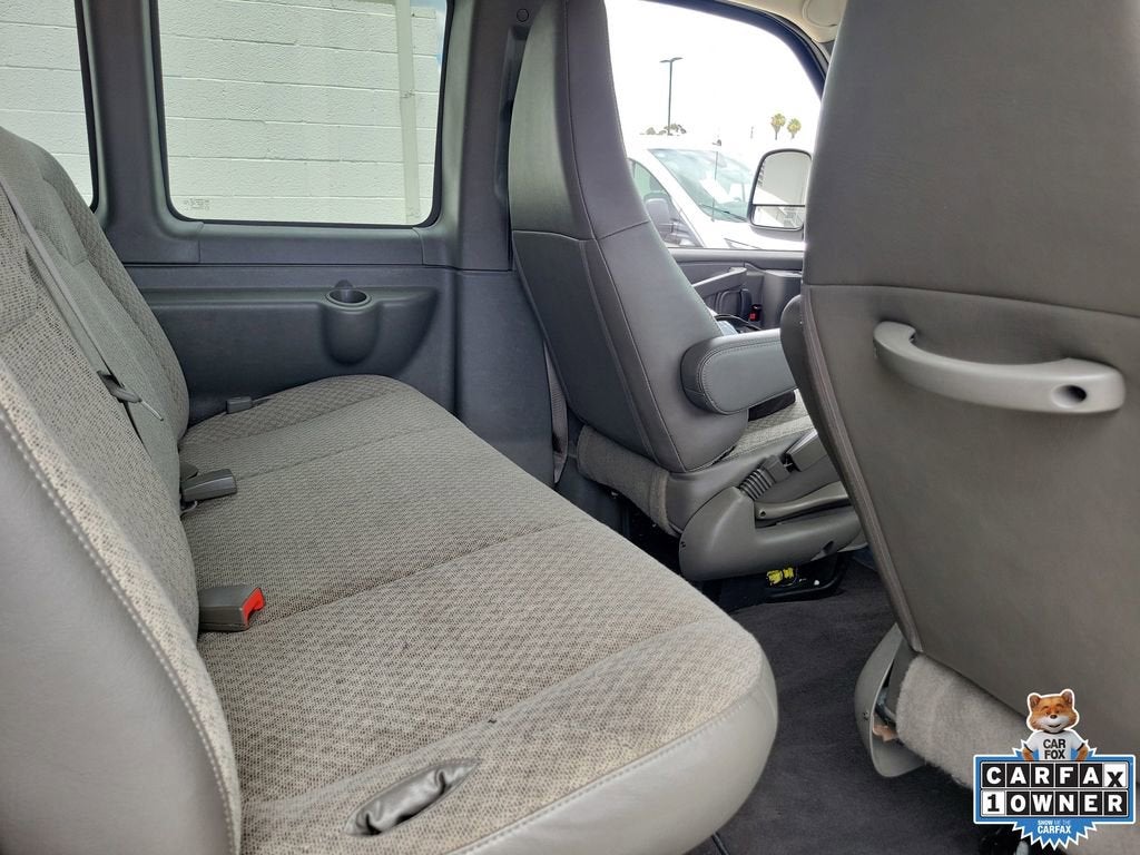 2025 Chevrolet Express Passenger 1LT