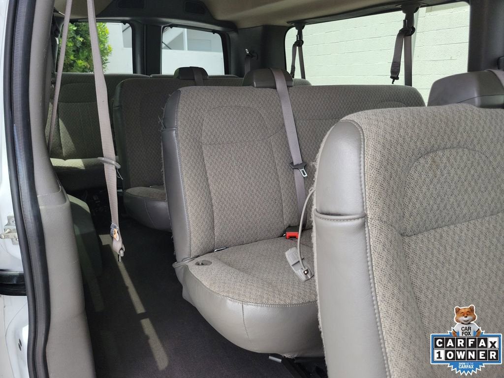 2025 Chevrolet Express Passenger 1LT