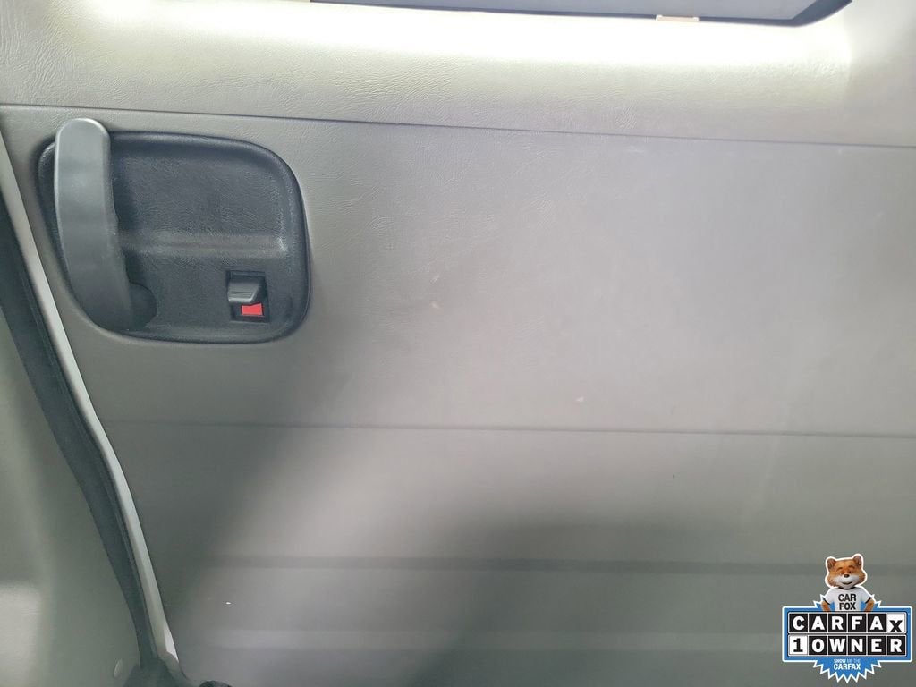 2025 Chevrolet Express Passenger 1LT
