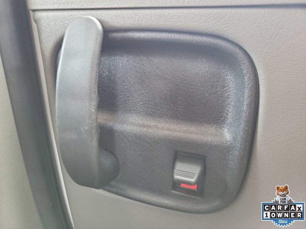 2025 Chevrolet Express Passenger 1LT