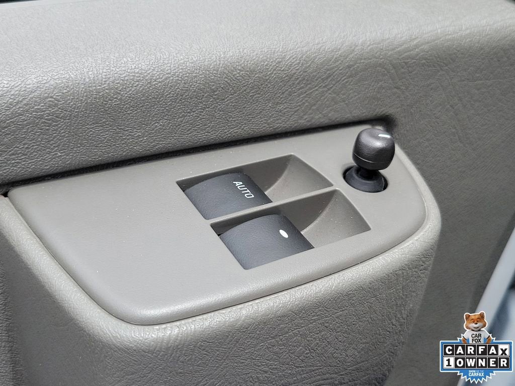 2025 Chevrolet Express Passenger 1LT
