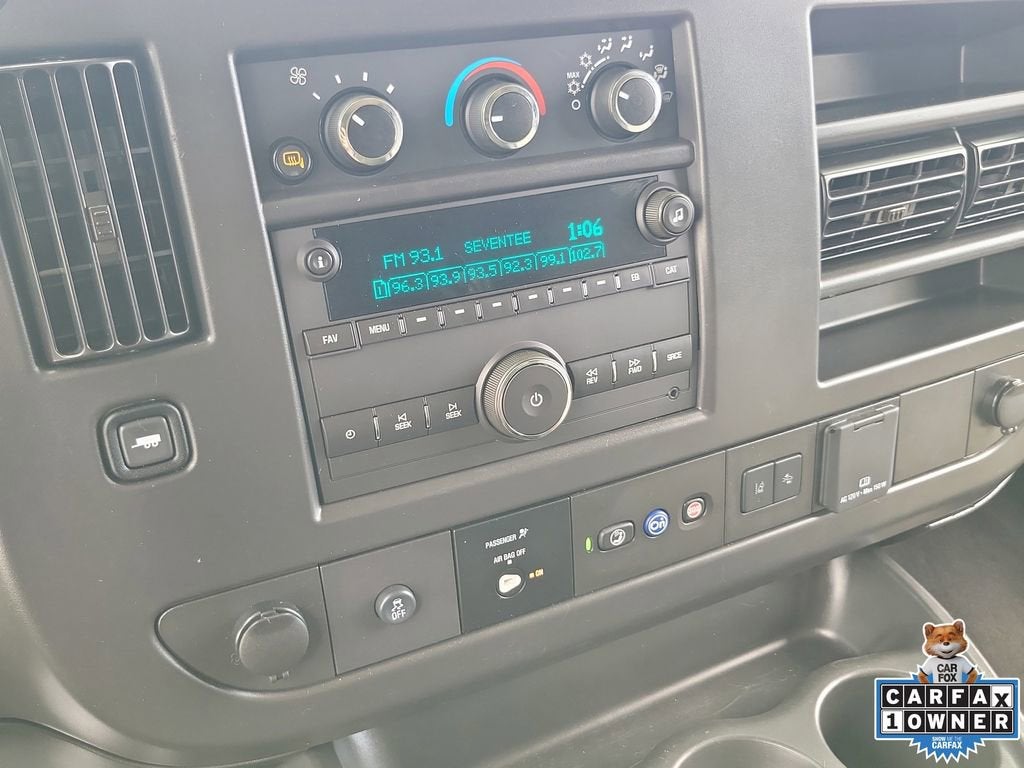 2025 Chevrolet Express Passenger 1LT