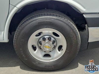 2025 Chevrolet Express Passenger 1LT