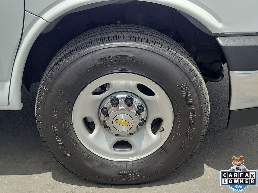 2025 Chevrolet Express Passenger 1LT