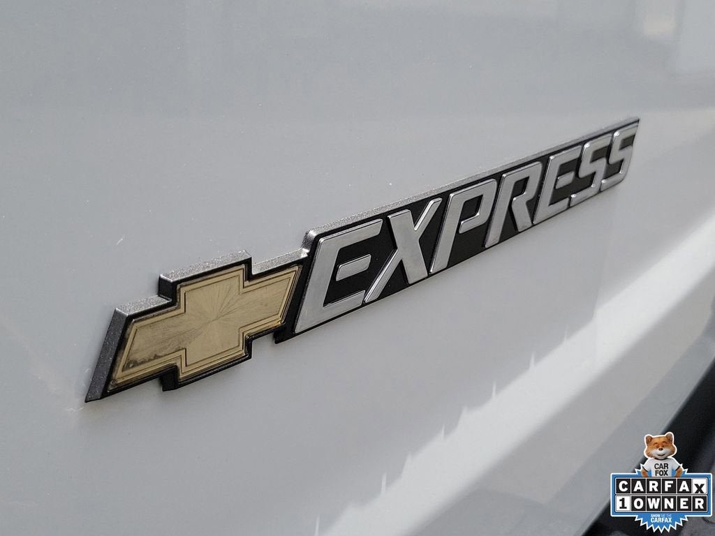 2025 Chevrolet Express Passenger 1LT