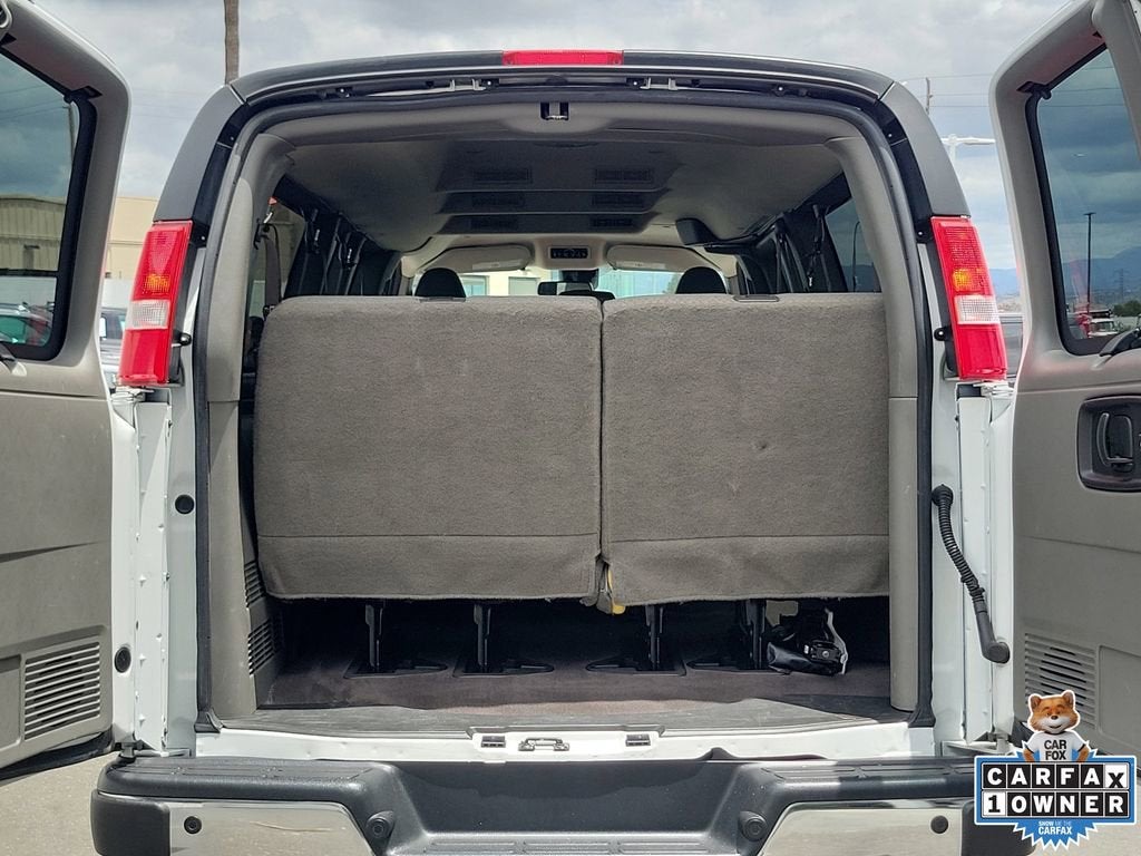 2025 Chevrolet Express Passenger 1LT