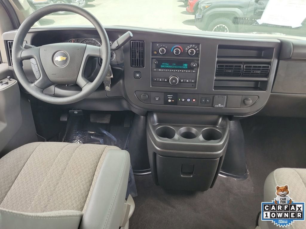 2025 Chevrolet Express Passenger 1LT