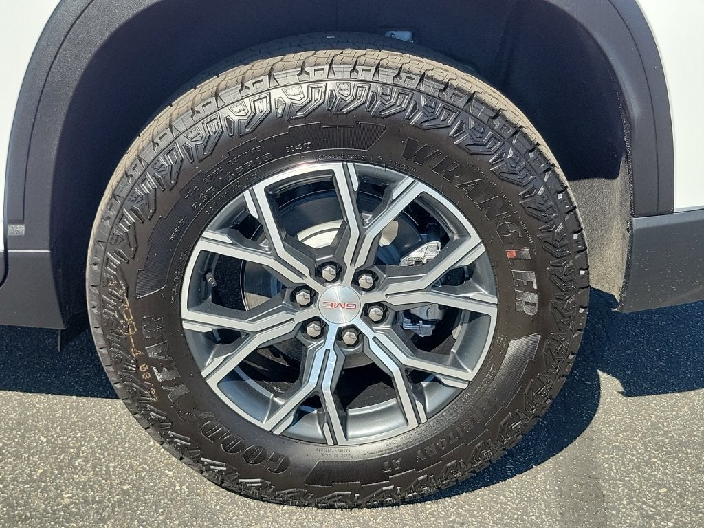 2027 GMC Acadia AT4