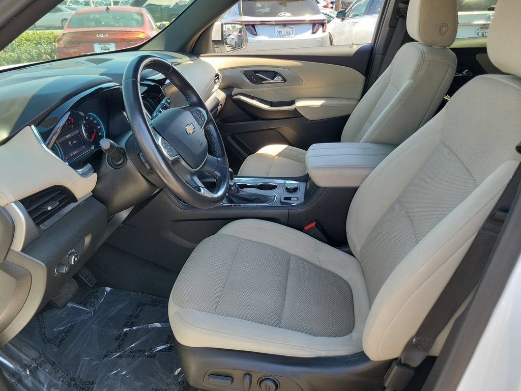 2022 Chevrolet Traverse LT Cloth