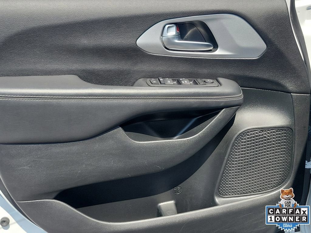 2024 Chrysler Pacifica Touring
