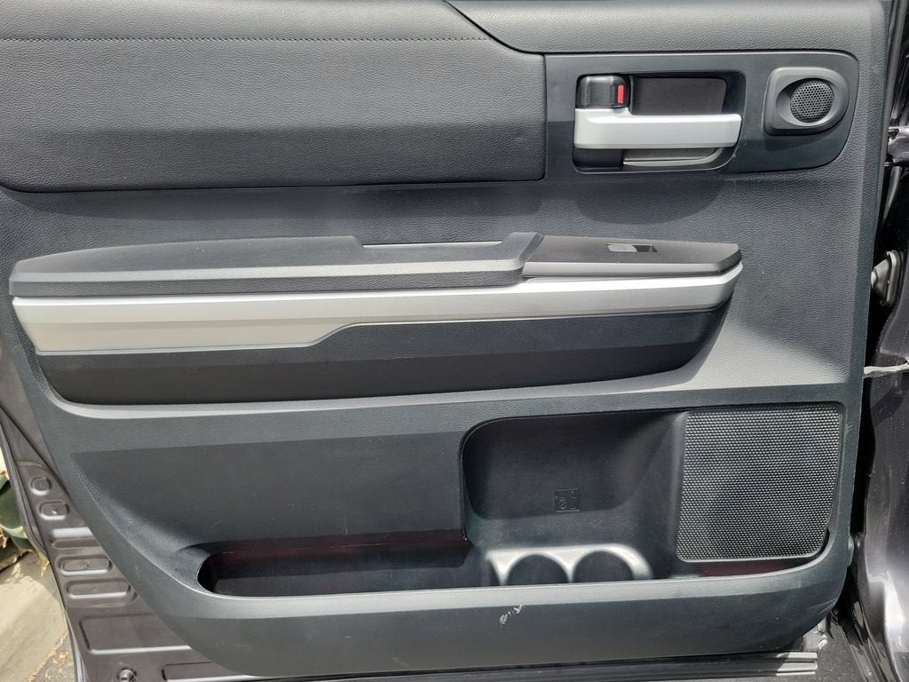 2017 Toyota Tundra SR5 5.7L V8