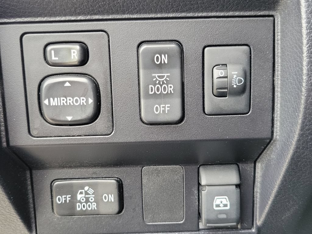 2017 Toyota Tundra SR5 5.7L V8