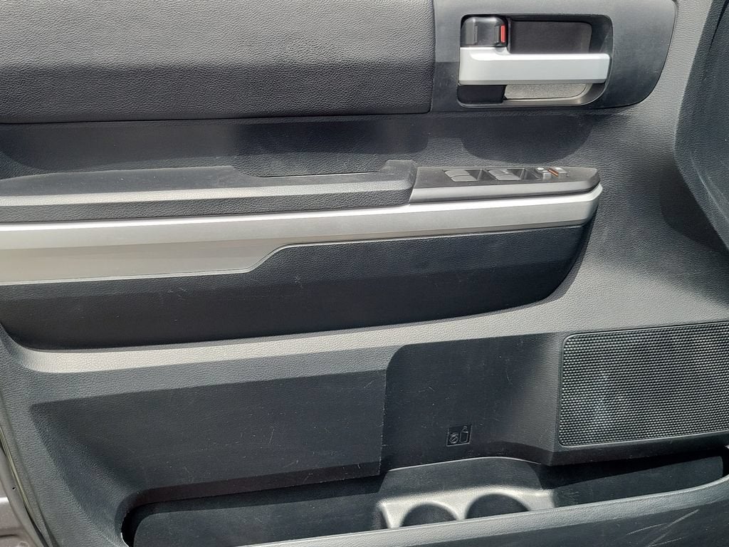 2017 Toyota Tundra SR5 5.7L V8