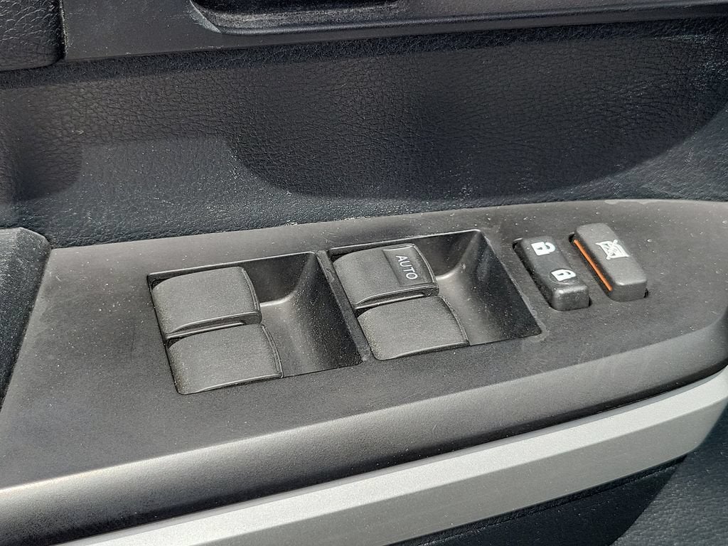 2017 Toyota Tundra SR5 5.7L V8