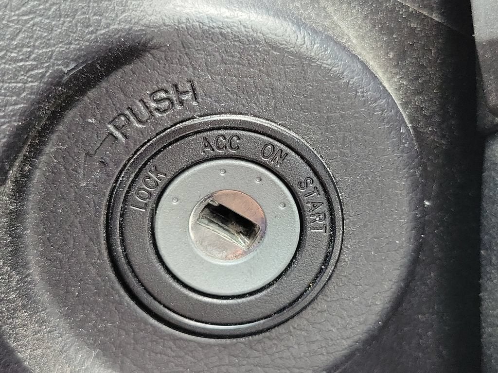 2017 Toyota Tundra SR5 5.7L V8