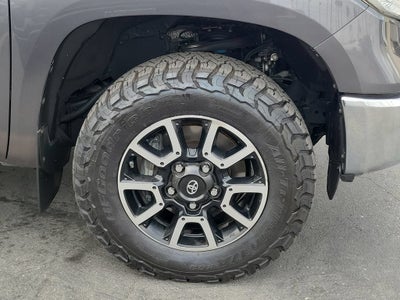 2017 Toyota Tundra SR5 5.7L V8