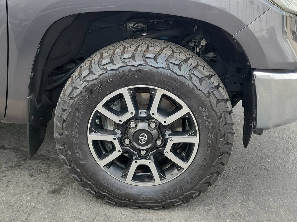 2017 Toyota Tundra SR5 5.7L V8