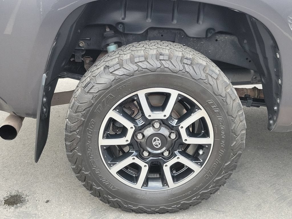 2017 Toyota Tundra SR5 5.7L V8