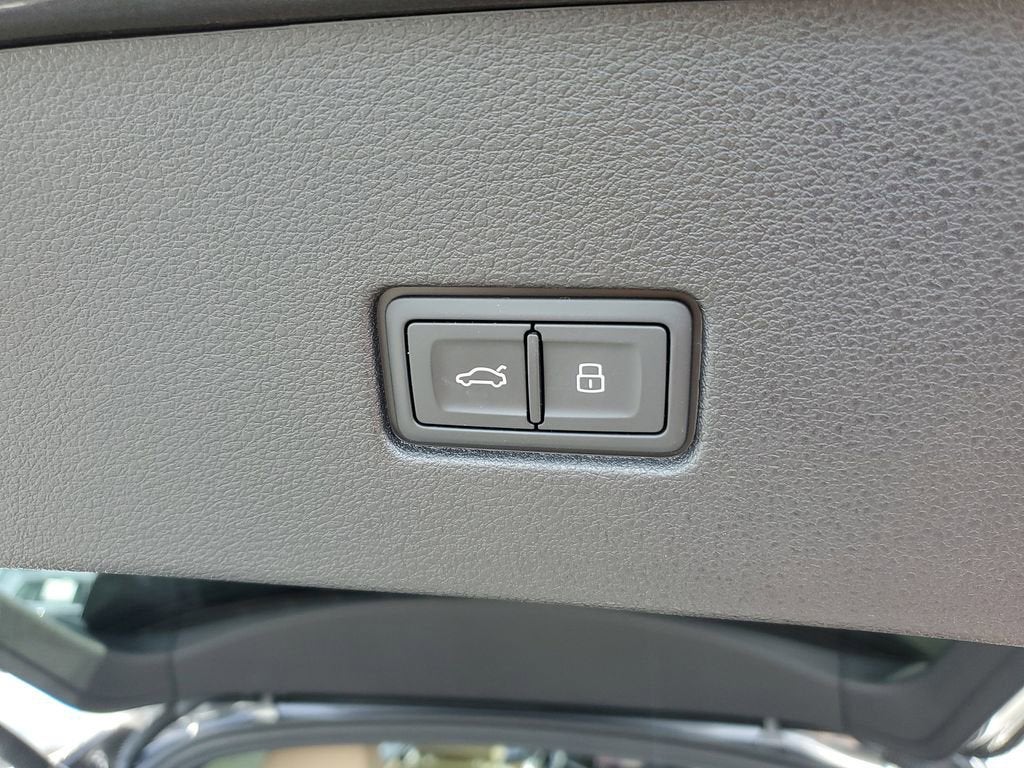 2023 Audi Q8 Premium Plus 55 TFSI quattro Tiptronic