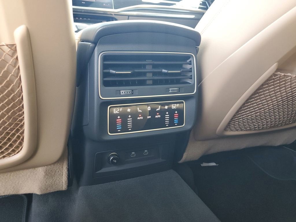 2023 Audi Q8 Premium Plus 55 TFSI quattro Tiptronic